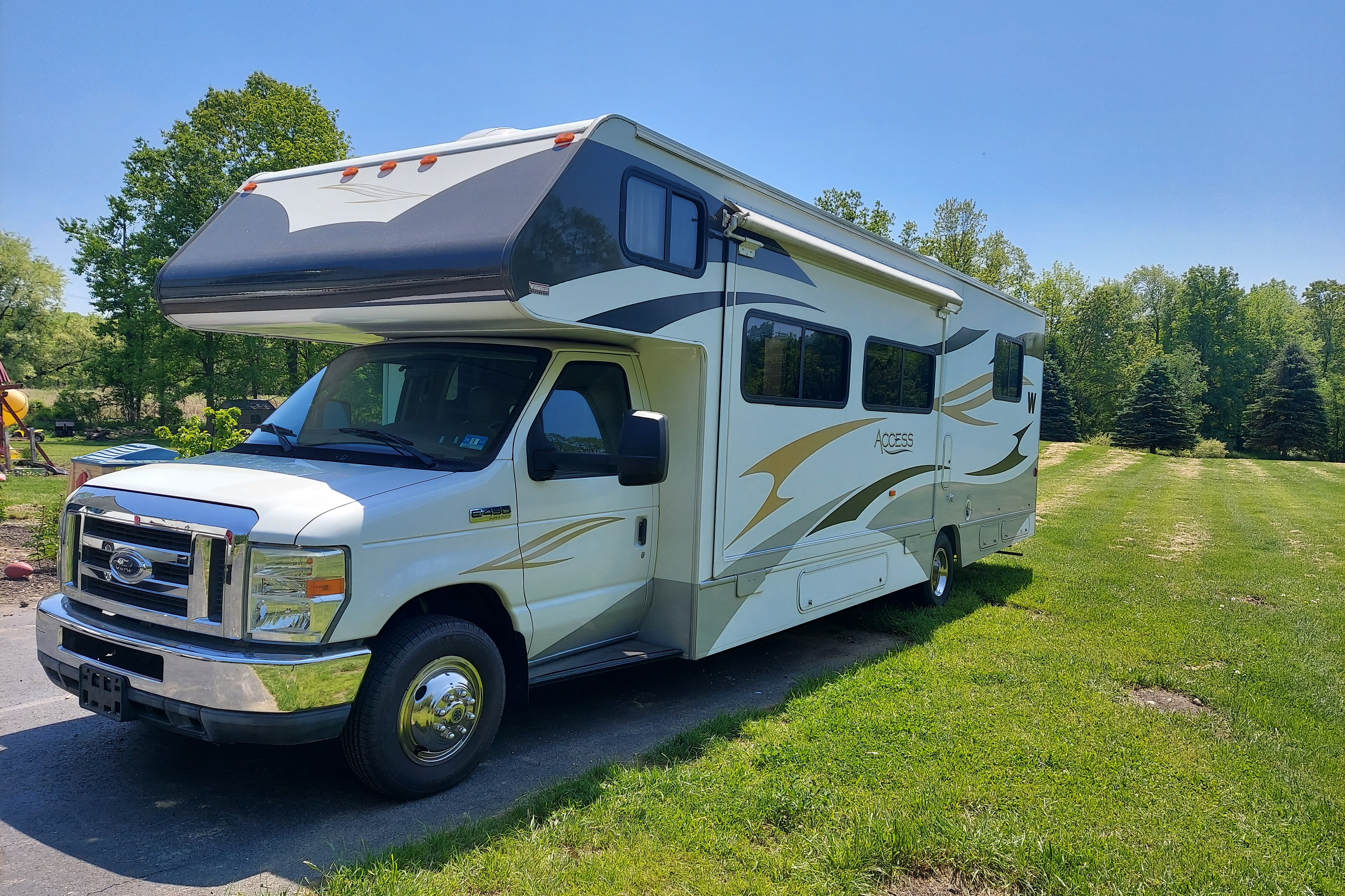2011 Winnebago Access Class C