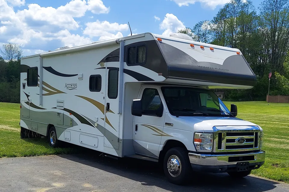 2011 Winnebago Access Class C