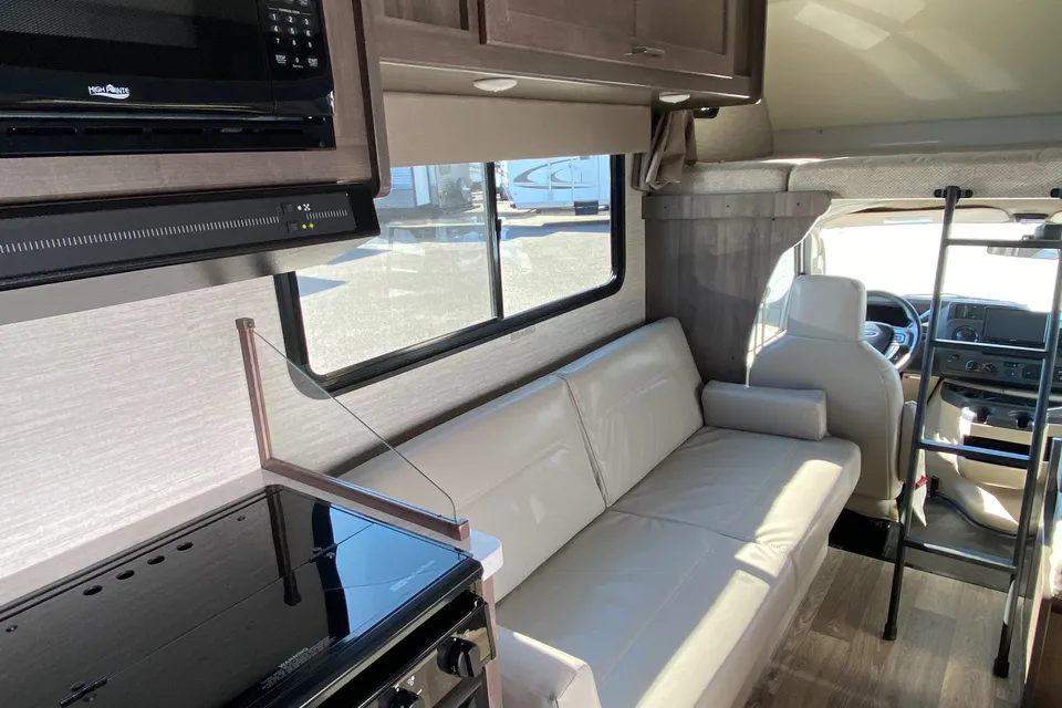 Winnebago Minnie Winnie 25B Classe C