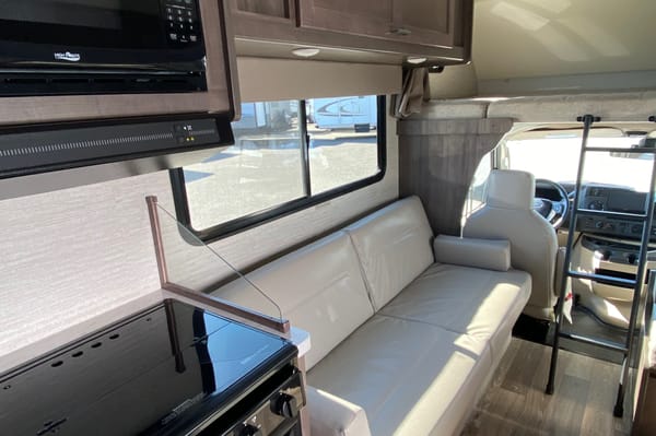 Winnebago Minnie Winnie 25B Classe C