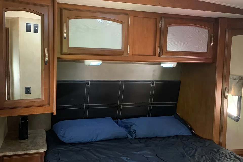 Coonhound RV 300BH Hemisphere Travel Trailer 37 ft