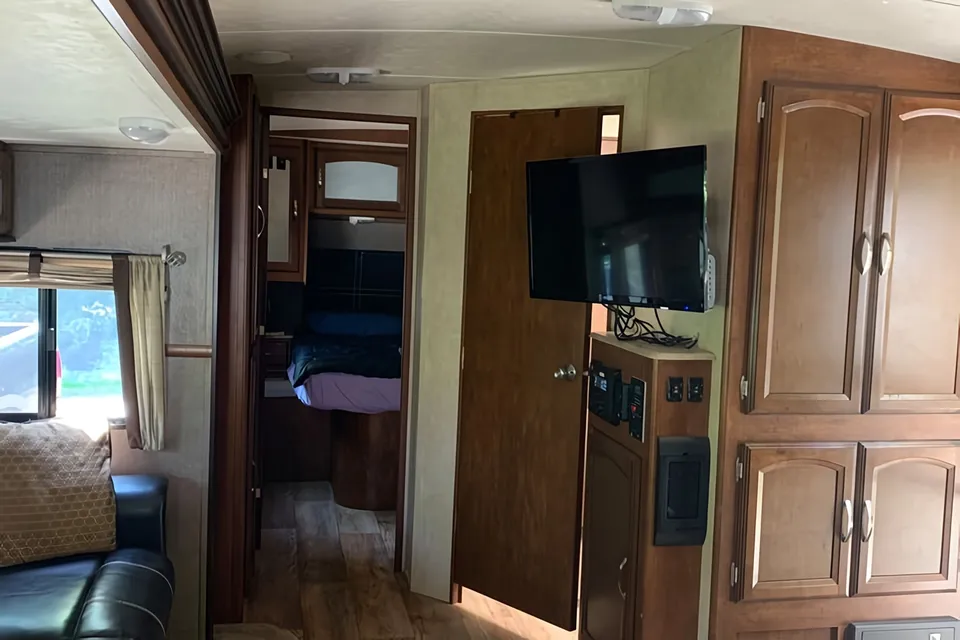 Coonhound RV 300BH Hemisphere Travel Trailer 37 ft