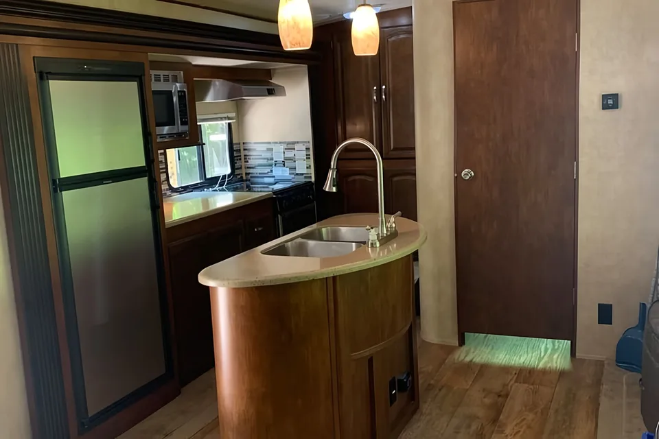Coonhound RV 300BH Hemisphere Travel Trailer 37 ft