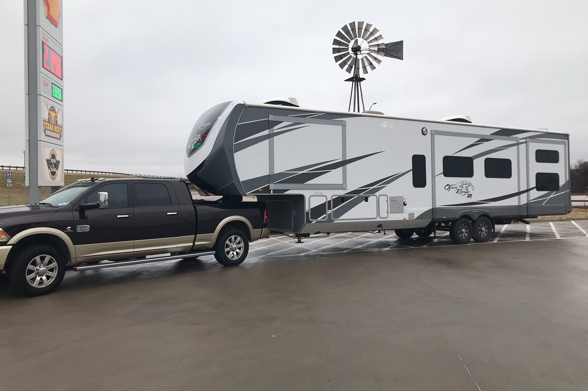 Highland Ridge Open Range 3X427BHS Fifth Wheel with Optional Wi-Fi