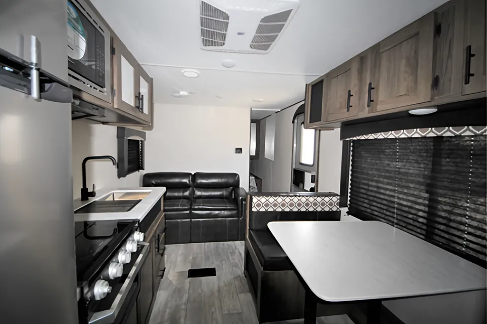 2021 Avenger Bunk House