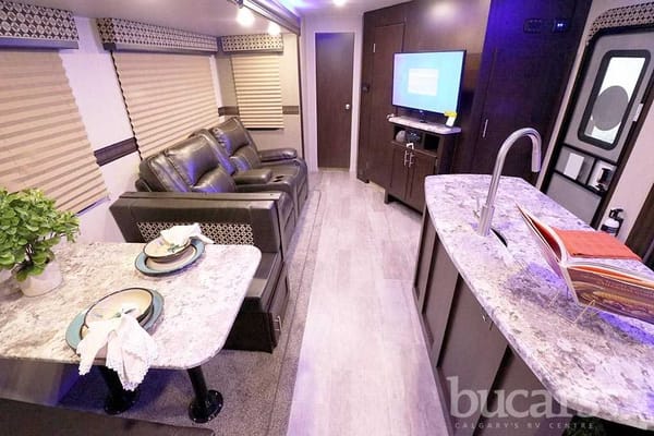 Brand New Luxary RV- Perfect for Kids!