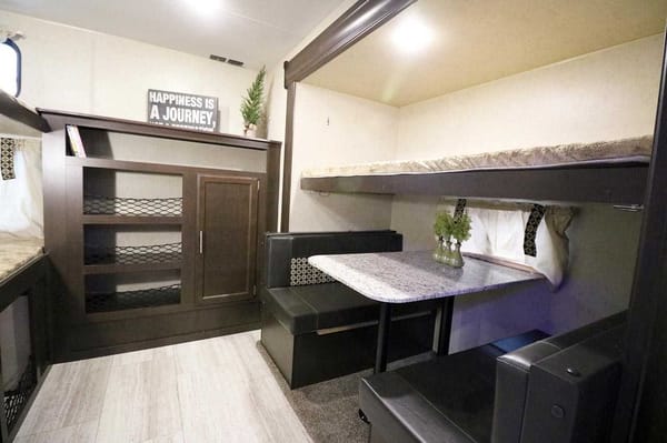 Brand New Luxary RV- Perfect for Kids!