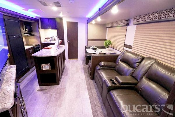 Brand New Luxary RV- Perfect for Kids!