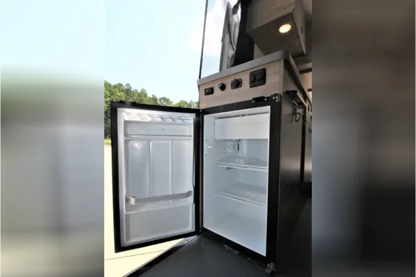 Winnebago Solis The Twilight Chaser from Beach to Slopes! - 4 seatbelts Sleeps 6