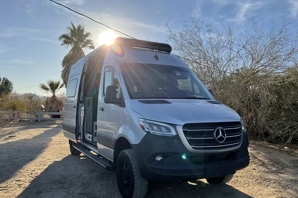 Unleash Your Inner Adventurer with Van Gogh: The Ultimate 4x4 Winnebago Revel Glampervan Experience!