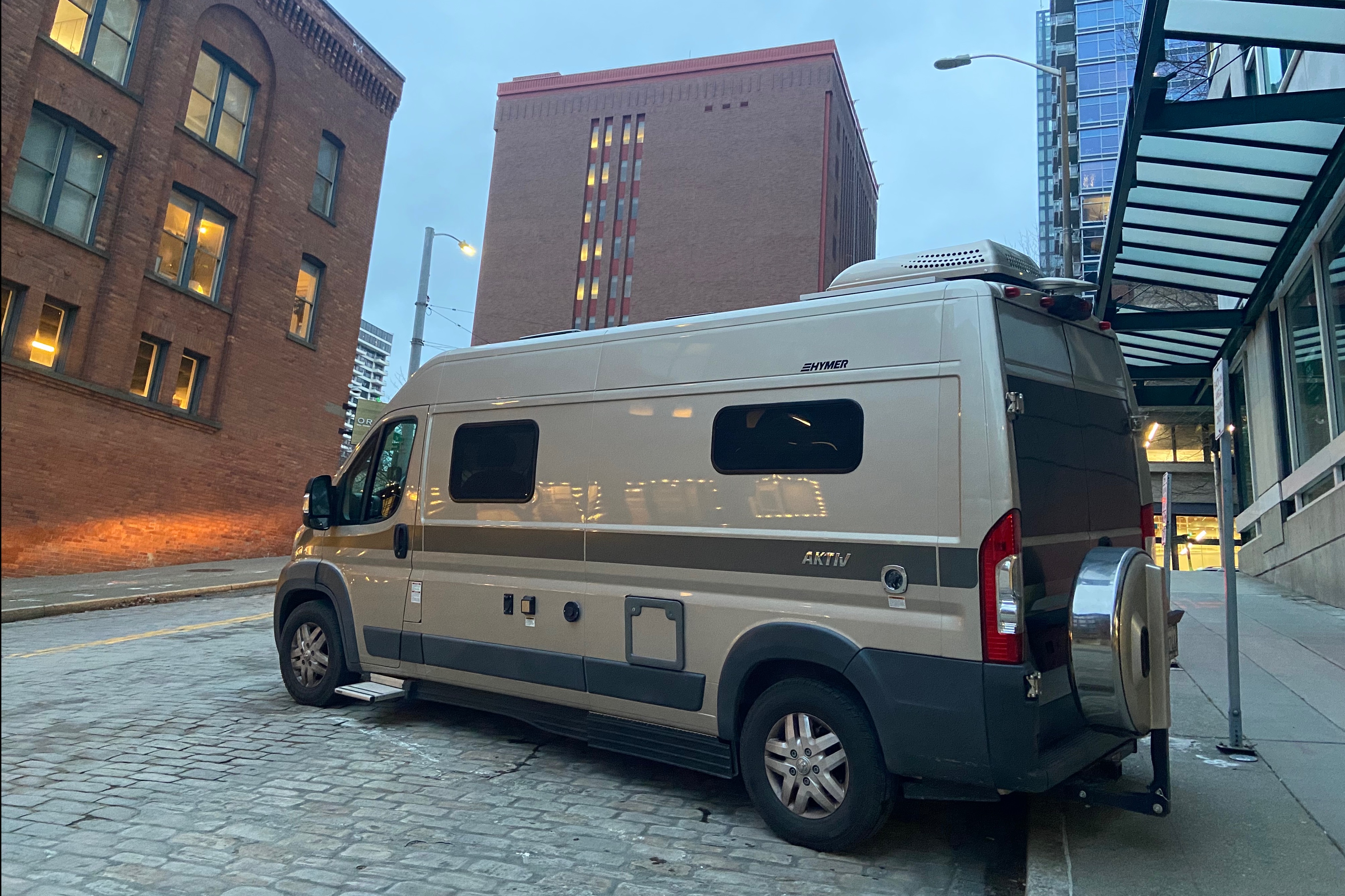 Hymer Aktiv 2.0 Class B-4 seats, 4 sleeps