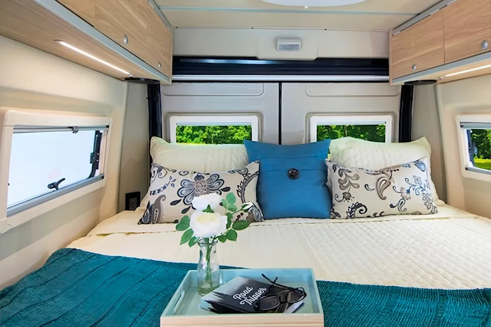 Hymer Aktiv 2.0 Class B-4 seats, 4 sleeps