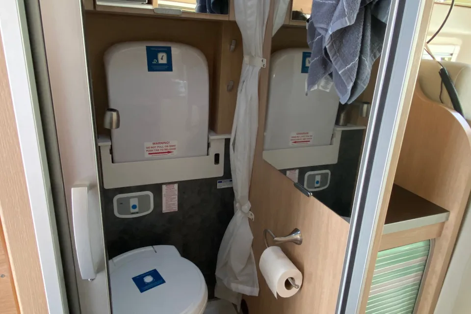 Hymer Aktiv 2.0 Class B-4 seats, 4 sleeps