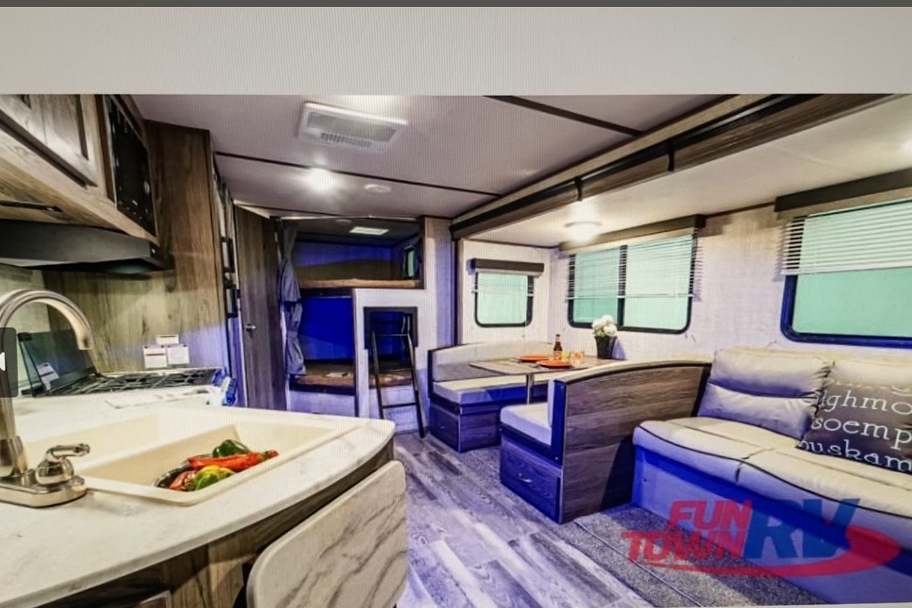 Michael N’ Adriane’s 2021 Gulf Stream 28BBS Kingsport Ranch Travel Trailer Only 3 years New!