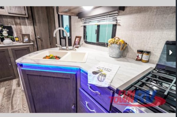 Michael N’ Adriane’s 2021 Gulf Stream 28BBS Kingsport Ranch Travel Trailer Only 3 years New!