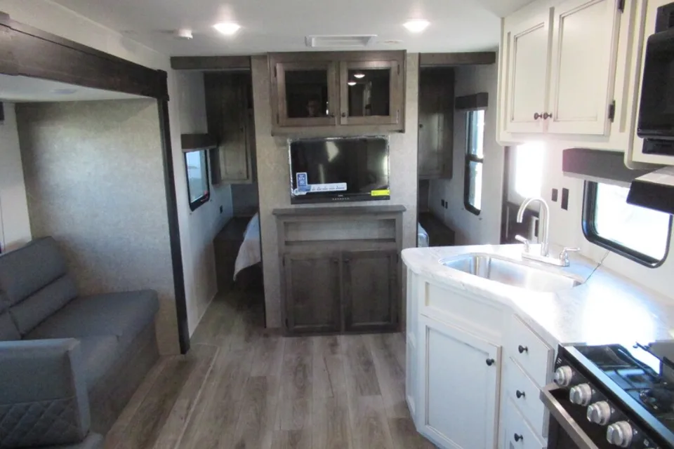 Brand new 26ft 2021 open range travel trailer 