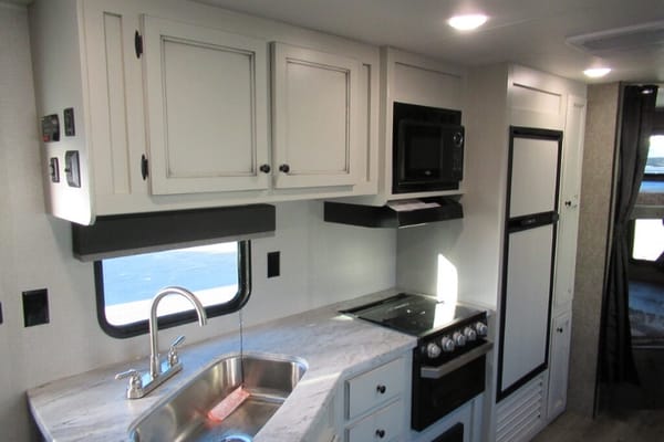 Brand new 26ft 2021 open range travel trailer