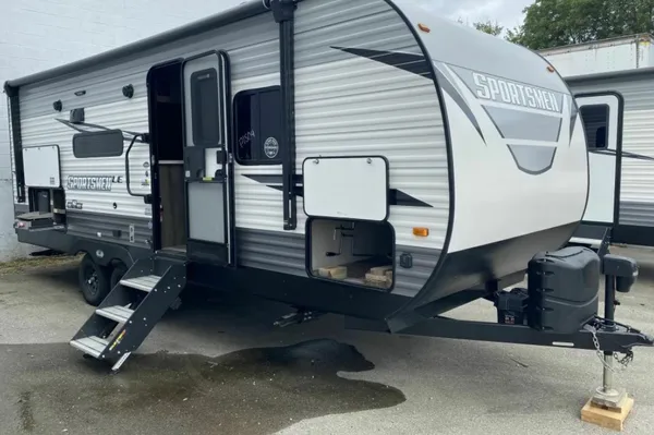 Jeff's 2021 SPORTSMEN 231BHKLE Travel Trailer