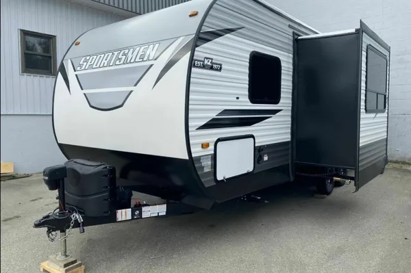 Jeff's 2021 SPORTSMEN 231BHKLE Travel Trailer