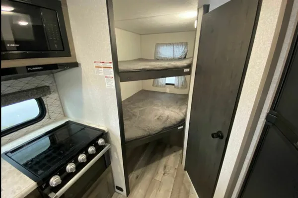 Jeff's 2021 SPORTSMEN 231BHKLE Travel Trailer