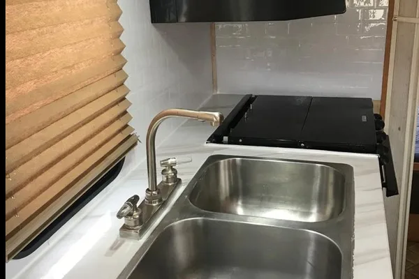 Class C Motorhome with One Slide Out - Sleeps up to 4