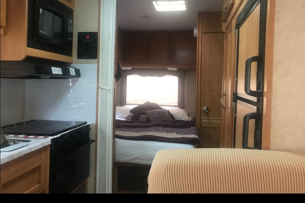 Class C Motorhome with One Slide Out - Sleeps up to 4