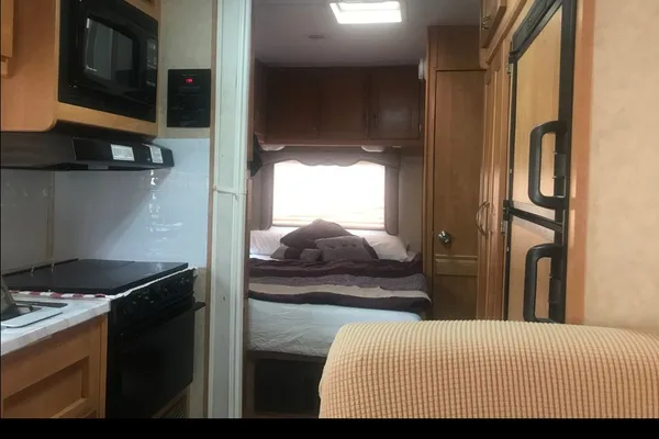 Class C Motorhome with One Slide Out - Sleeps up to 4