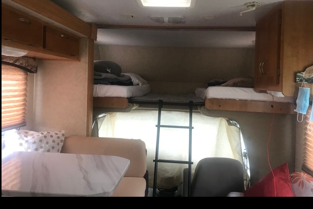 Class C Motorhome with One Slide Out - Sleeps up to 4