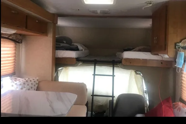 Class C Motorhome with One Slide Out - Sleeps up to 4