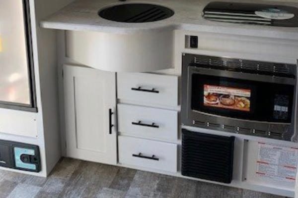 The Lifestyle Collective R-POD R-POD 195 Travel Trailer