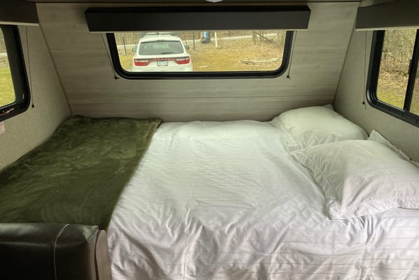 Only 3000lbs - Brand new 2021 Jayco 5 sleeper trailer