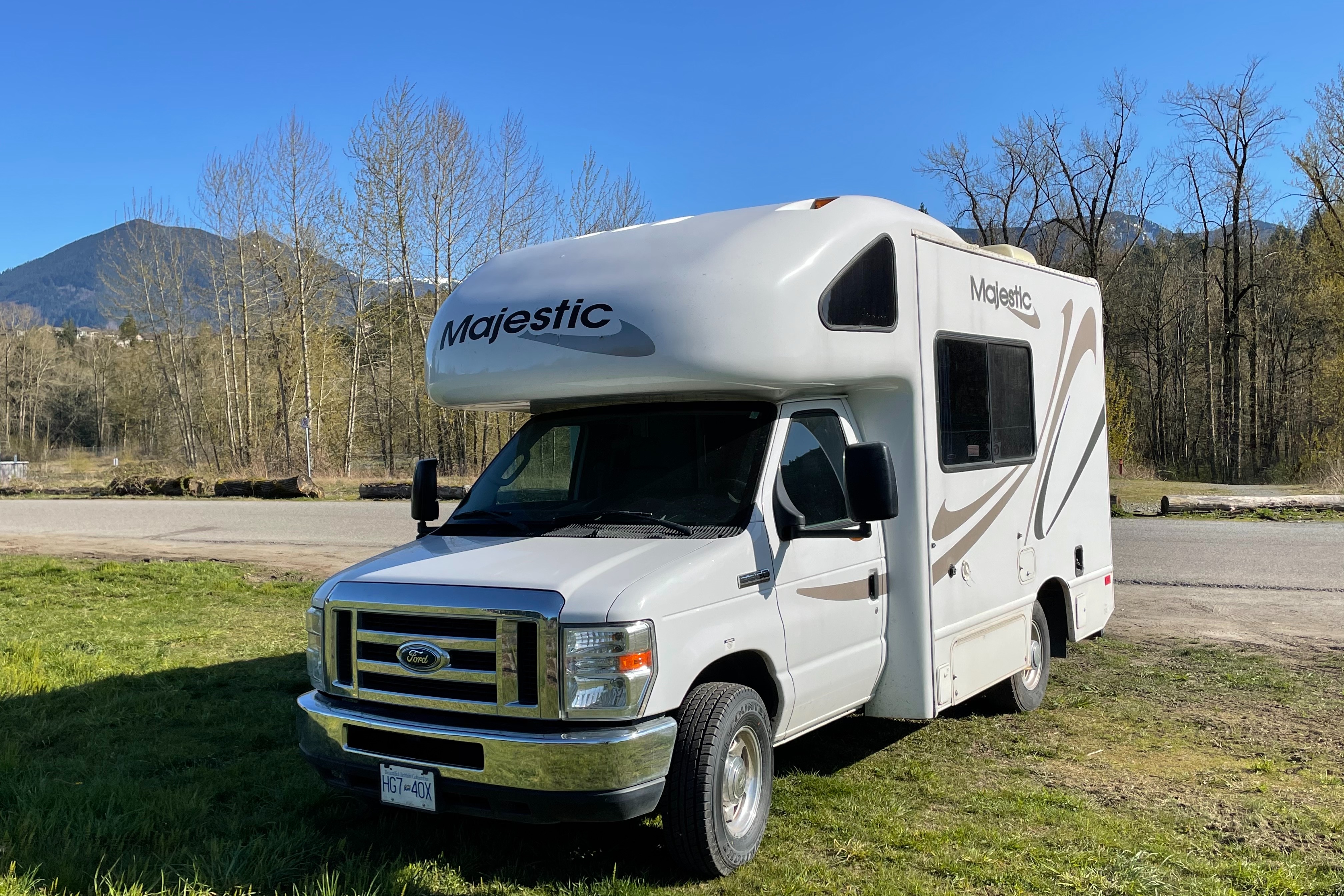 Majestic 19 ft Class C Parks Anywhere