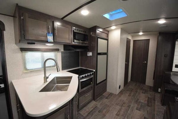 2020 Sunset Trail SS289QB Brand new! Sleeps 10!