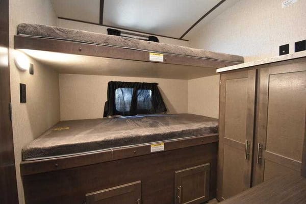 2020 Sunset Trail SS289QB Brand new! Sleeps 10!