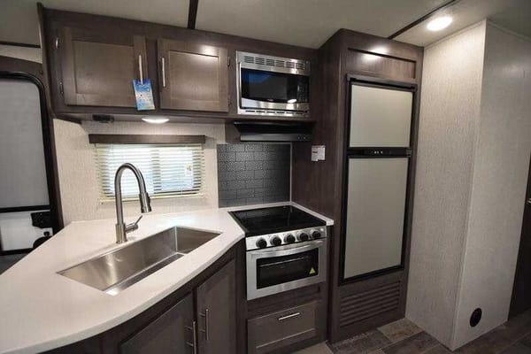 2020 Sunset Trail SS289QB Brand new! Sleeps 10!