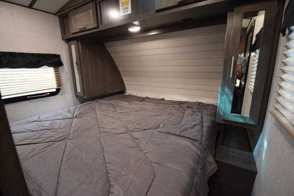 2020 Sunset Trail SS289QB Brand new! Sleeps 10!