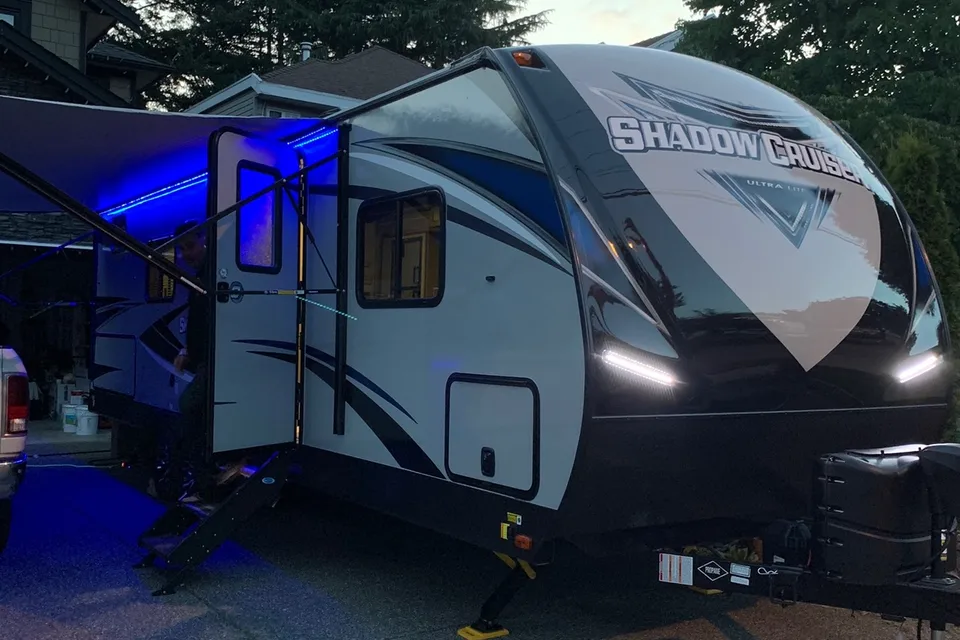 Banwait’s Shadow Cruiser 259BHS Travel Trailer