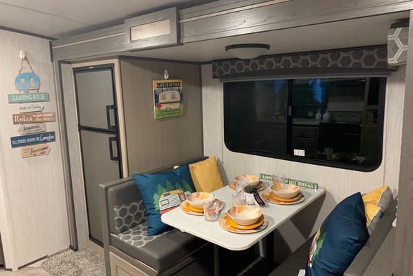 Banwait’s Shadow Cruiser 259BHS Travel Trailer