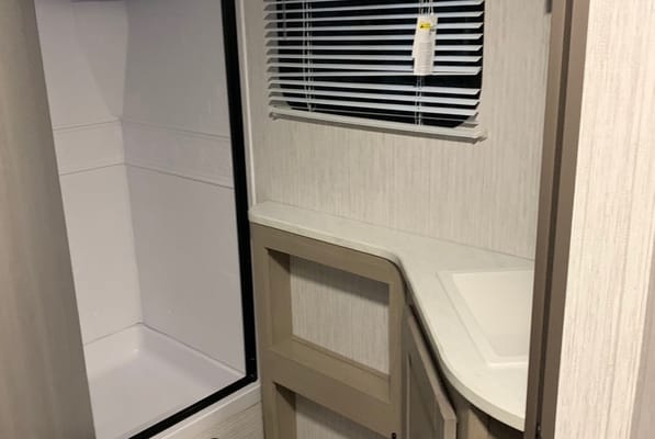Banwait’s Shadow Cruiser 259BHS Travel Trailer