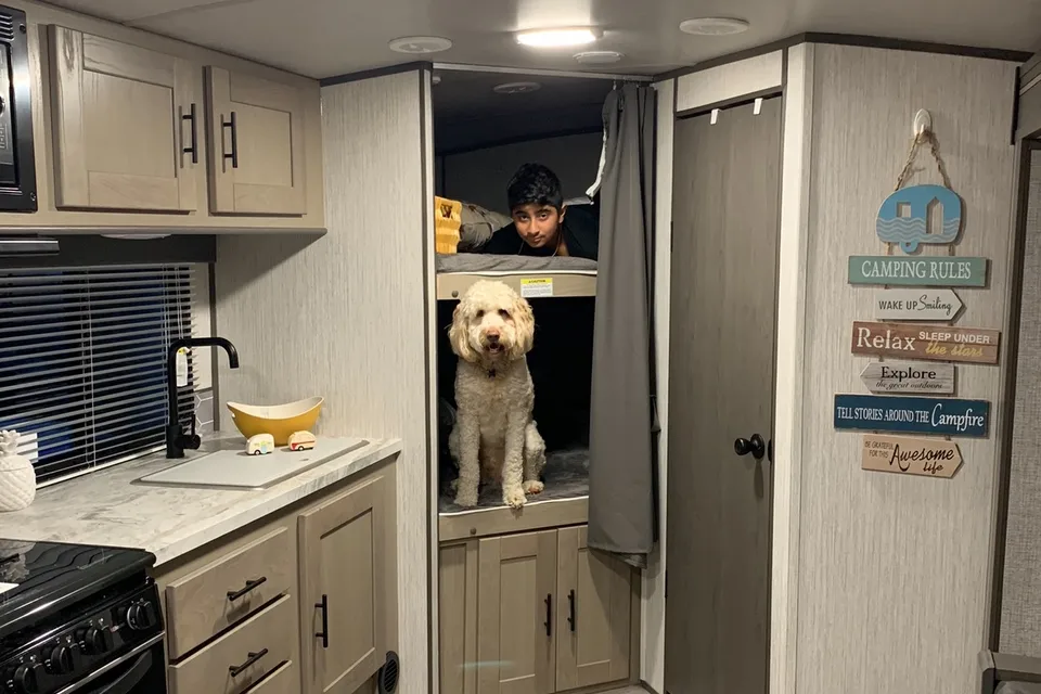 Banwait’s Shadow Cruiser 259BHS Travel Trailer