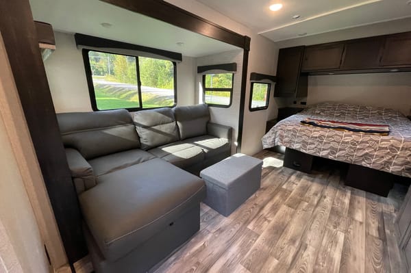 2022 Starcraft Superlite 212FB Travel Trailer