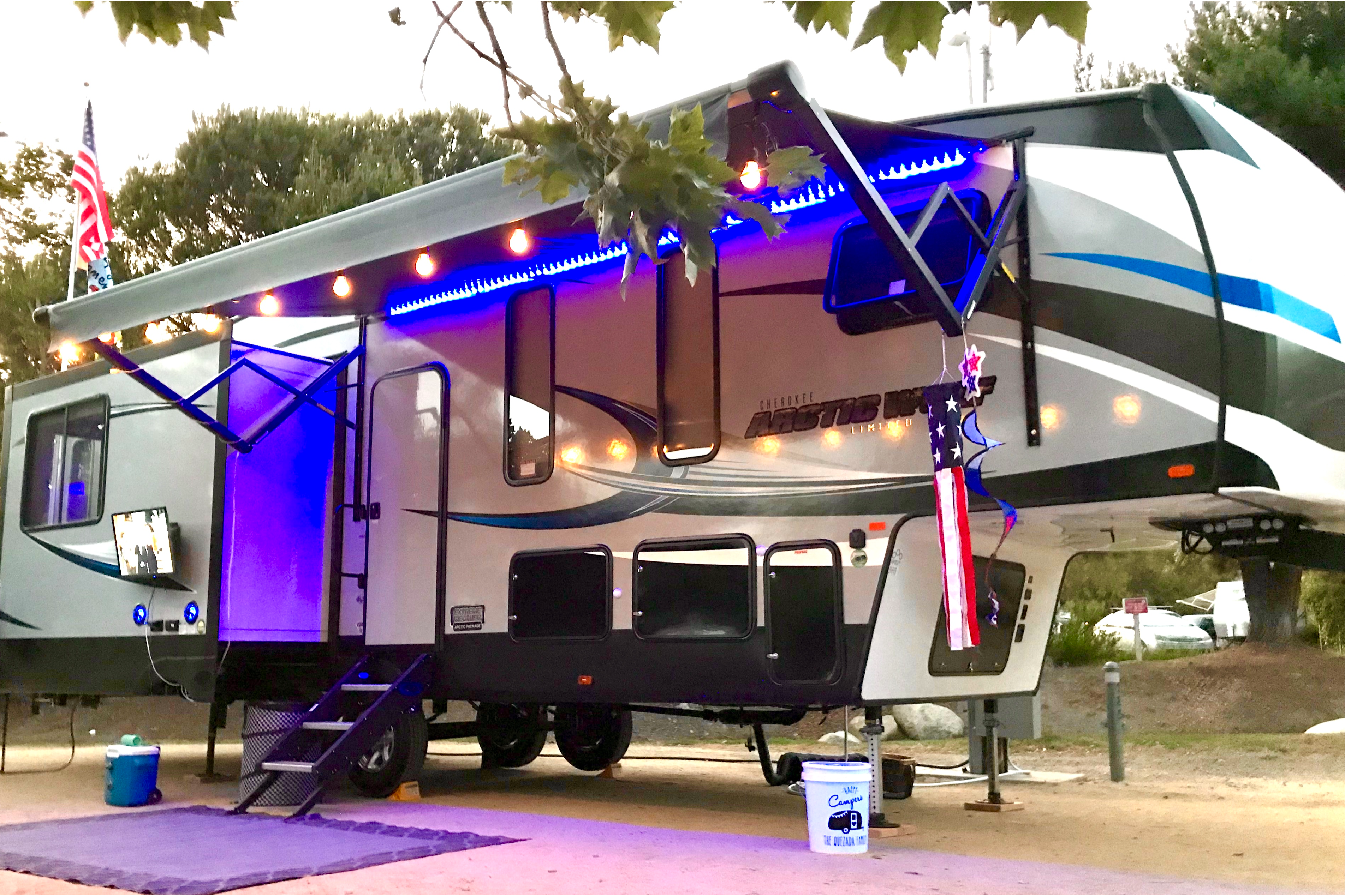  Fully Equipped RV-Perfect for Families or Couples!