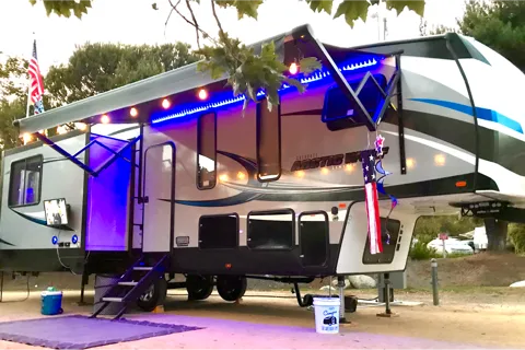  Fully Equipped RV-Perfect for Families or Couples!