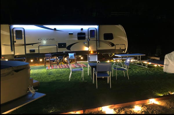 Incredible RV2 Glamping BBQ/Jacuzzi