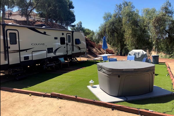 Incredible RV2 Glamping BBQ/Jacuzzi