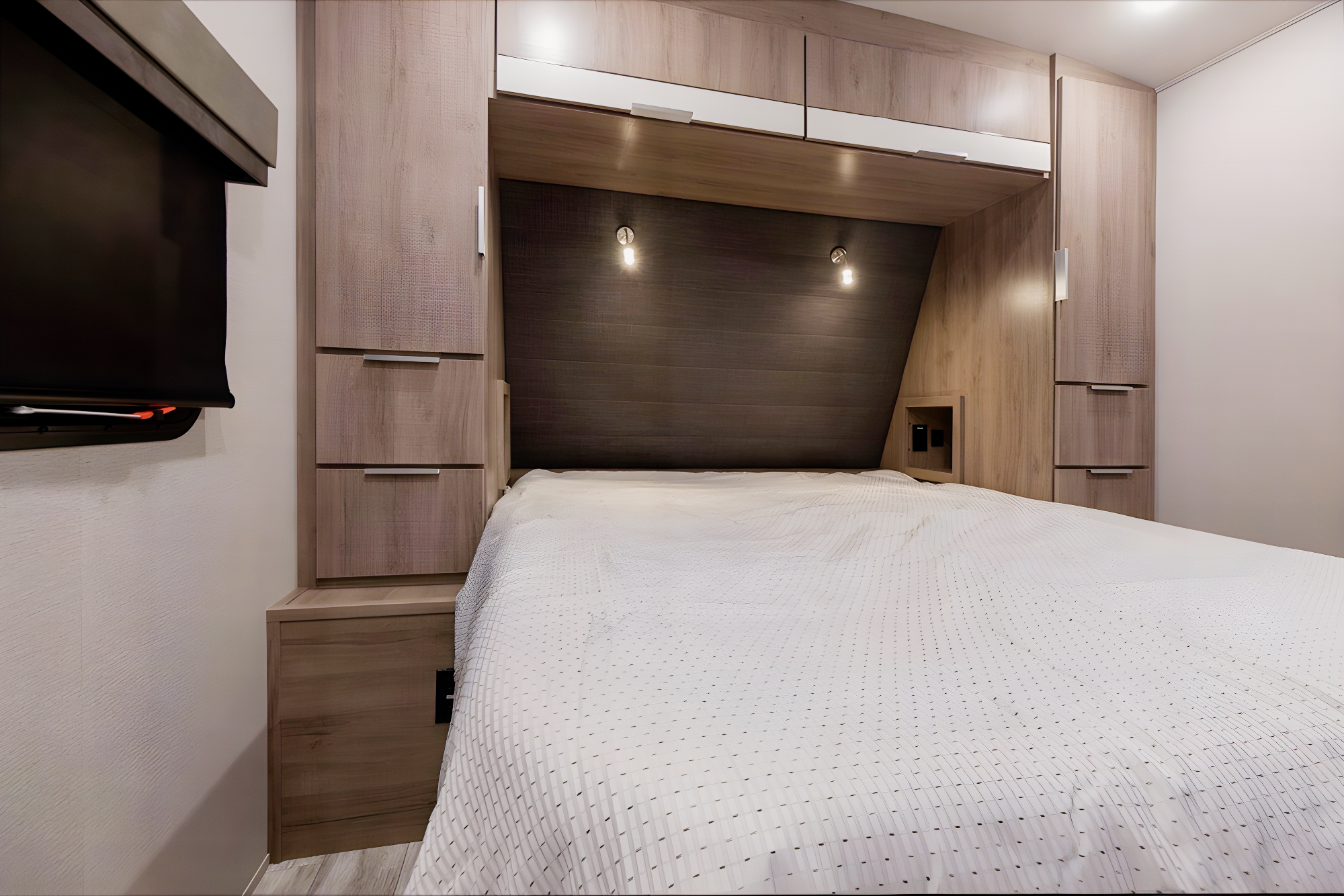 [03] Stress Free RVs - 2021 - New! XL Family Bunkhouse