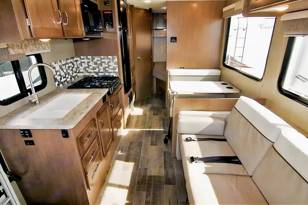 Maggie- 2019 Winnebago Outlook 25j