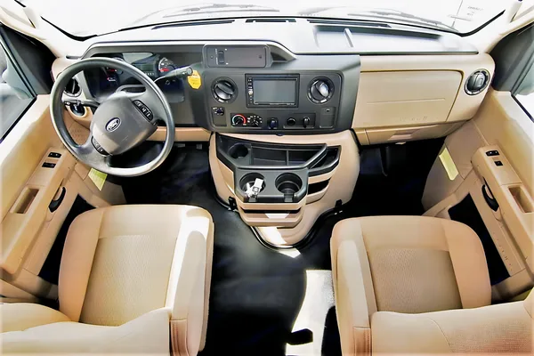 Maggie- 2019 Winnebago Outlook 25j