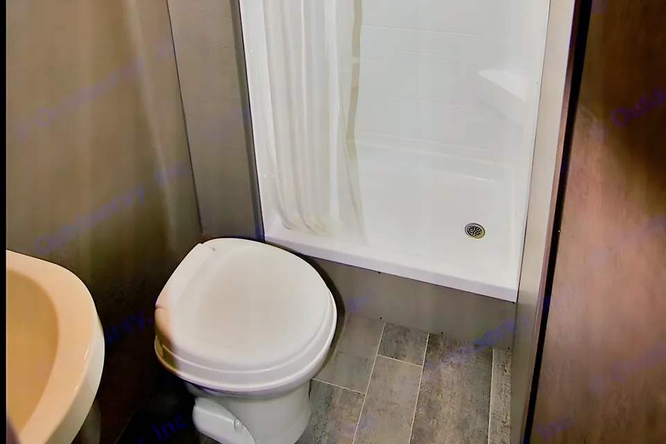 Maggie- 2019 Winnebago Outlook 25j 