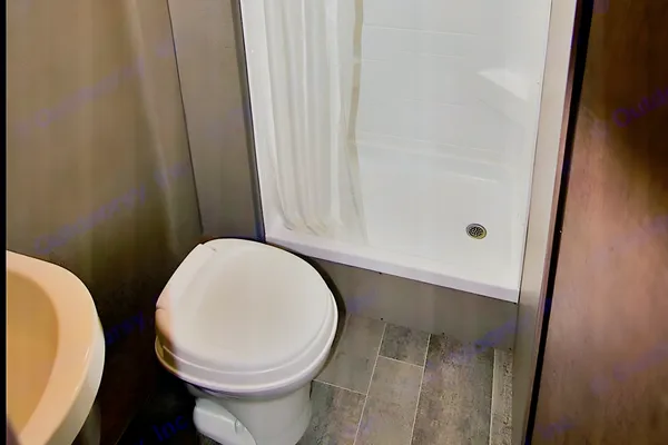 Maggie- 2019 Winnebago Outlook 25j